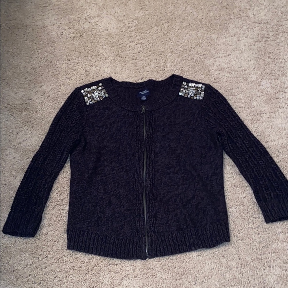 Knitted sweater with zipper down the middle